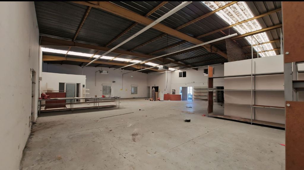 Entrepôt ENTRAIGUES SUR SORGUES (84320) AXTHON IMMOBILIER