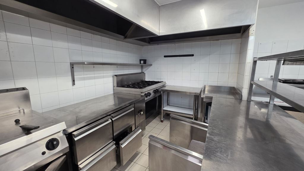 Local commercial L'ISLE SUR LA SORGUE (84800) AXTHON IMMOBILIER